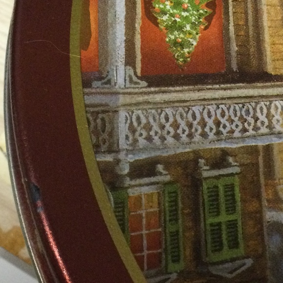 Fiji's Holiday Cookie Tin, Nicky Boehmel artist, 2010, 16 oz 7.25" x 2.75" - Picture 7 of 7